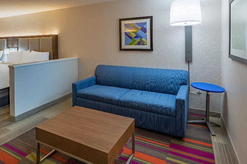 Holiday Inn Express & Suites N Waco Area - West image