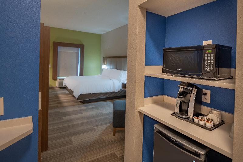 Holiday Inn Express & Suites N Waco Area - West image