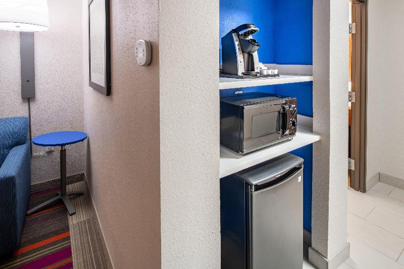 Holiday Inn Express & Suites N Waco Area - West image
