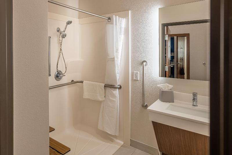 Holiday Inn Express & Suites N Waco Area - West image 3