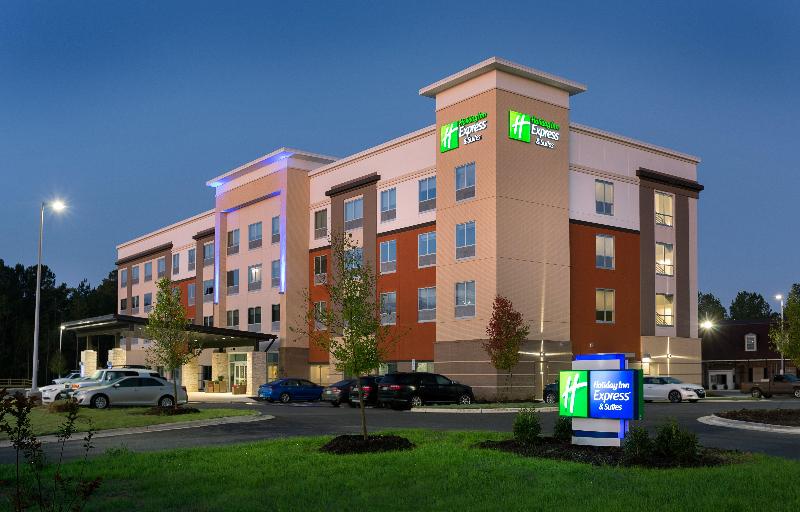 Holiday Inn Express And Suites Fayetteville South
