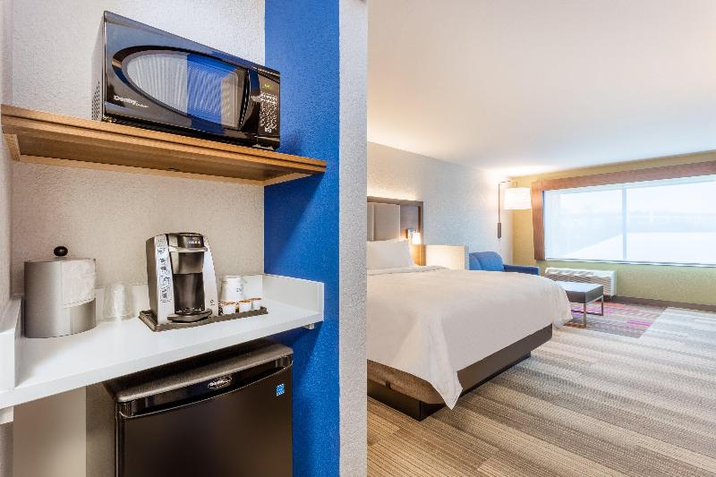 Holiday Inn Express & Suites Florence - Cincinnati photo 24