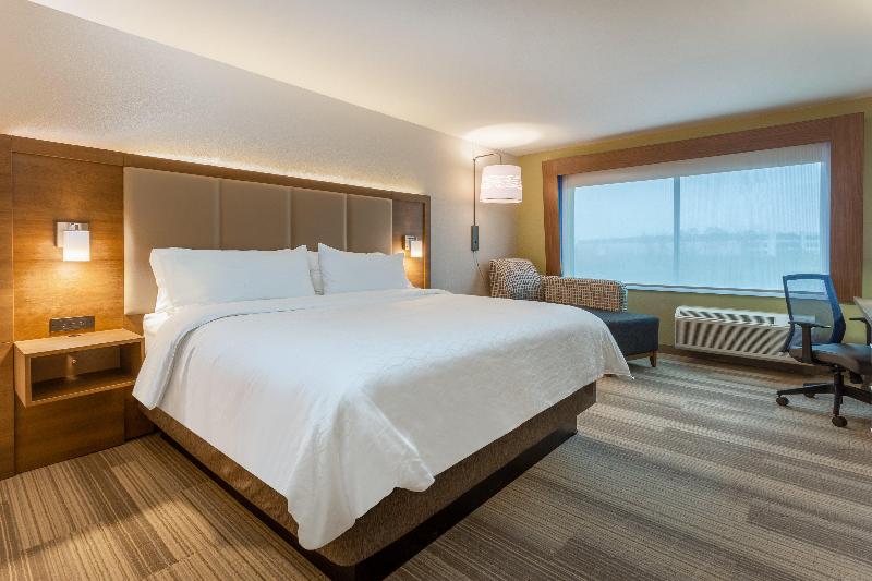 Holiday Inn Express & Suites Florence - Cincinnati photo 17