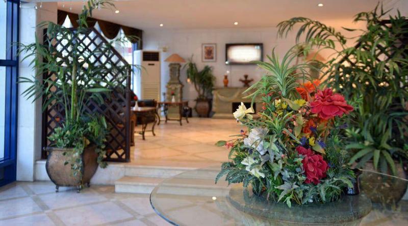 Lobby & Reception