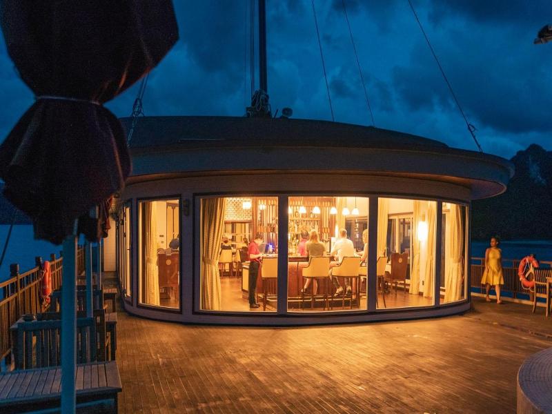 Heritage Line Ginger Cruise-Ha Long Bay and Lan Ha