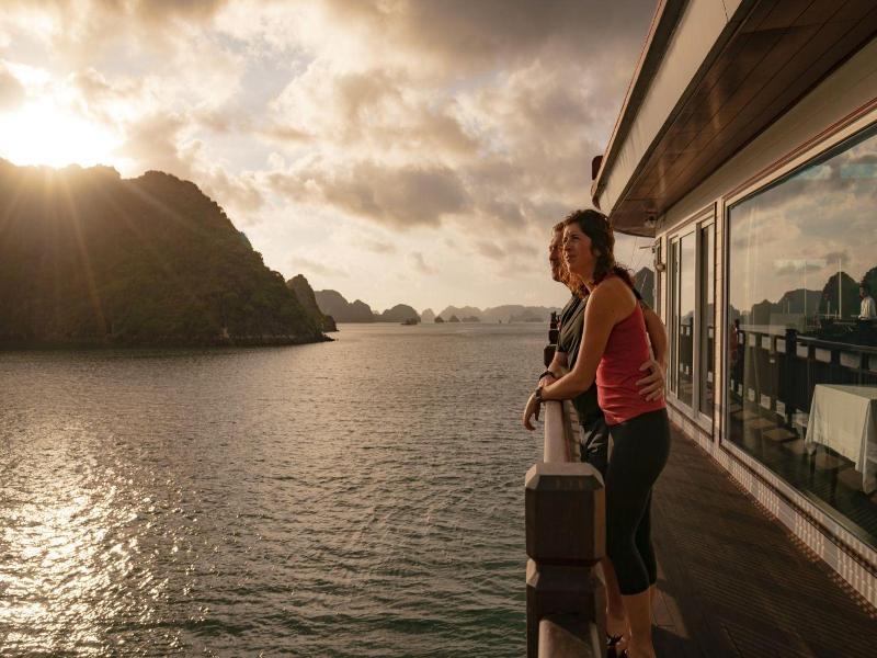 Heritage Line Ginger Cruise-Ha Long Bay and Lan Ha