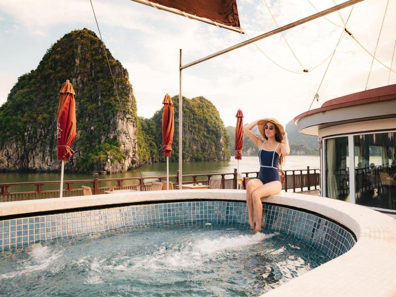 Heritage Line Ginger Cruise-Ha Long Bay and Lan Ha