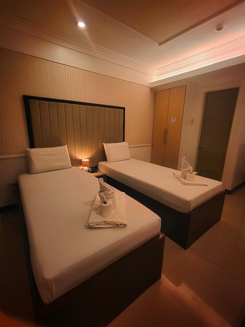 S&M Hotel image