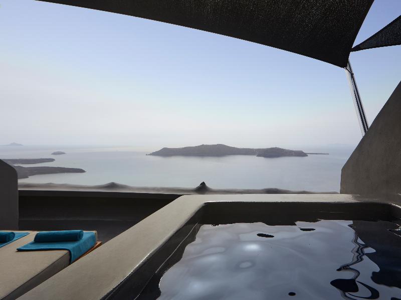 SUITE WITH PRIVATE POOL — photo 12