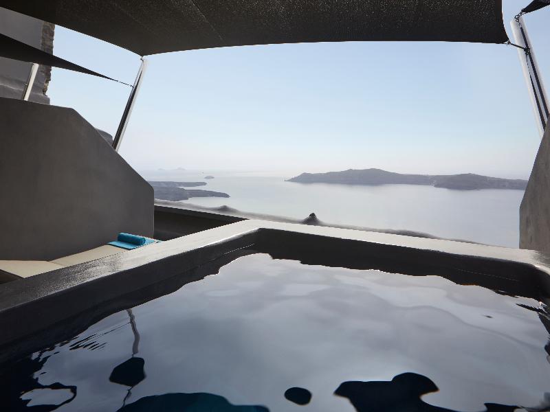 SUITE WITH PRIVATE POOL — photo 11