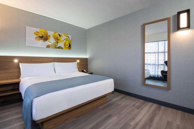 Wingate By Wyndham Long Island City image