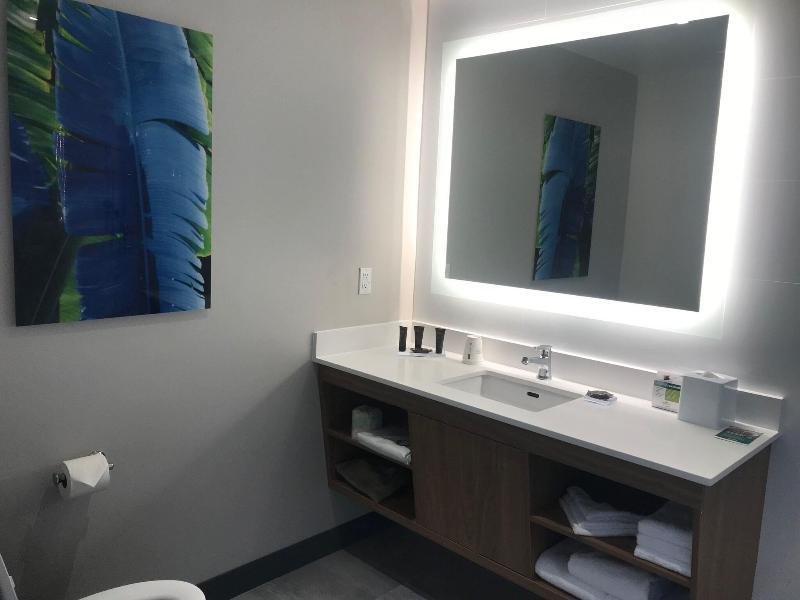 Wingate By Wyndham Long Island City image
