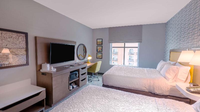 Hampton Inn Riverside Downtown image