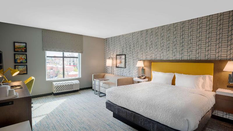 Hampton Inn Riverside Downtown image
