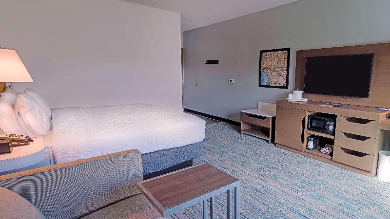 Hampton Inn Riverside Downtown image