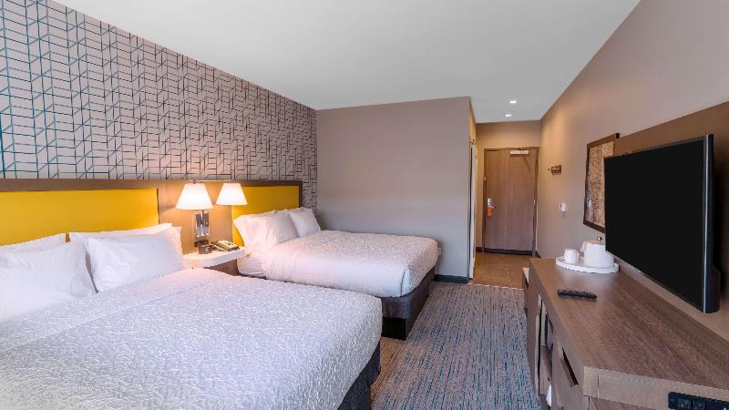 Hampton Inn Riverside Downtown image