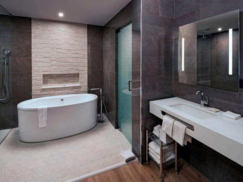 Ac Hotel San Jose Escazu image