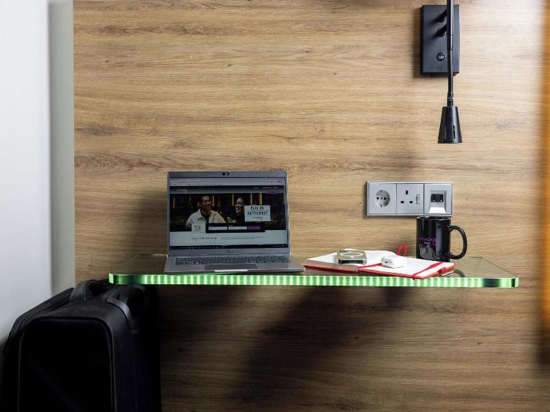 Moxy York image