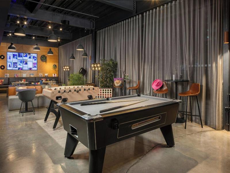 Moxy York image