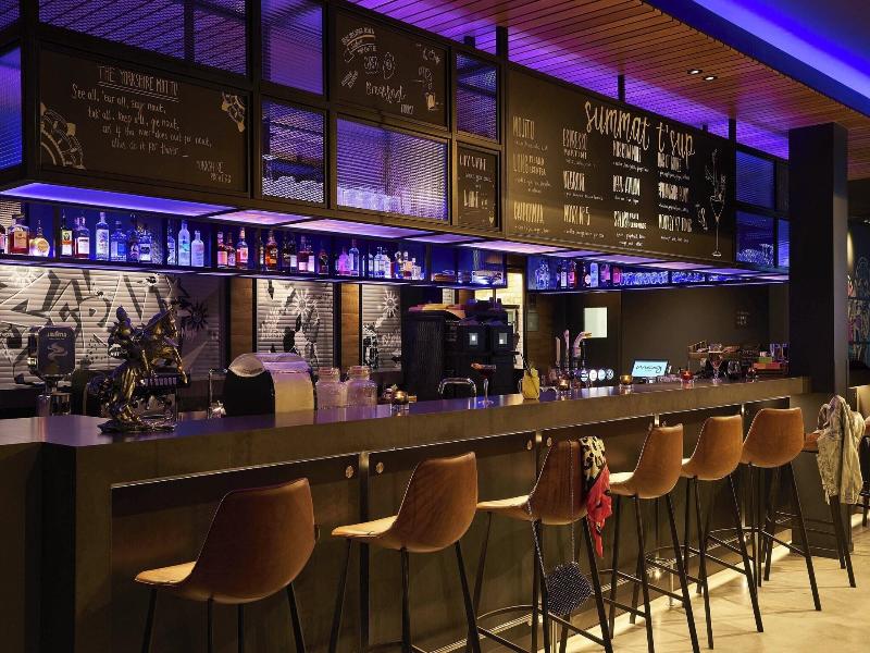 Moxy York image