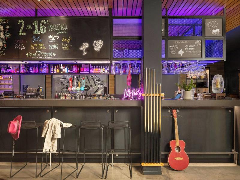 Moxy York image