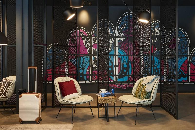 Moxy York image