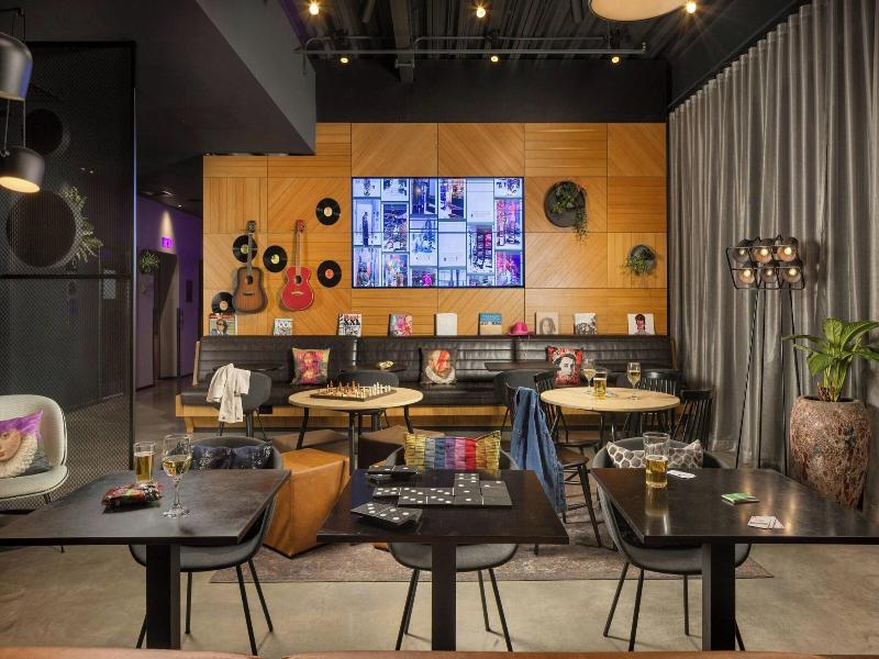 Moxy York image