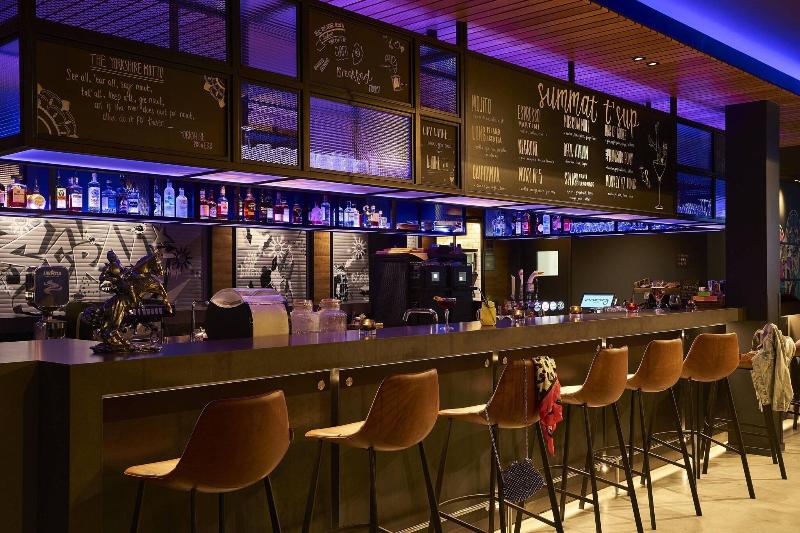 Moxy York image