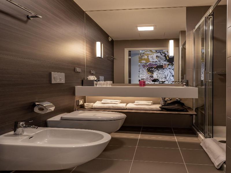 Moxy York image