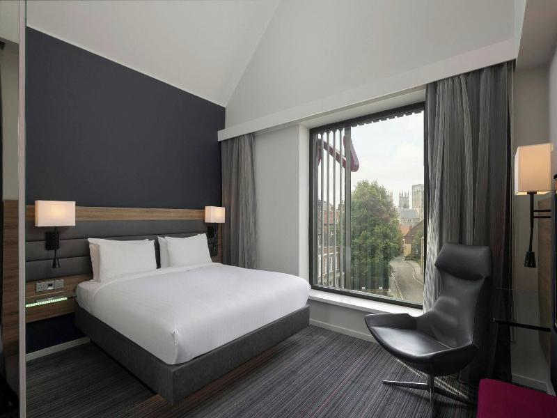 Moxy York image
