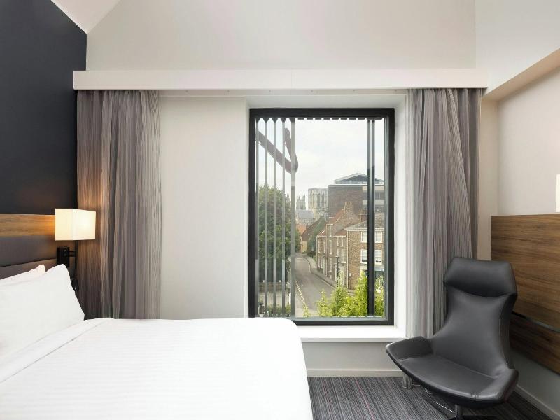 Moxy York image