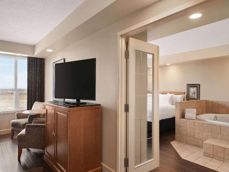 Royal Hotel Edmonton Airport image