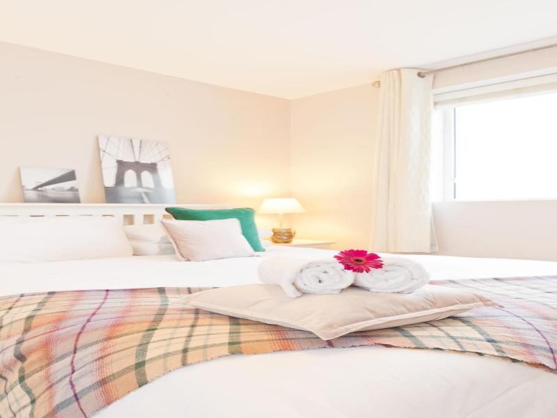 Broc House Suites image