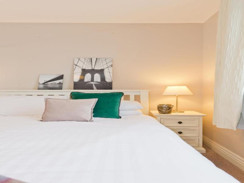 Broc House Suites image