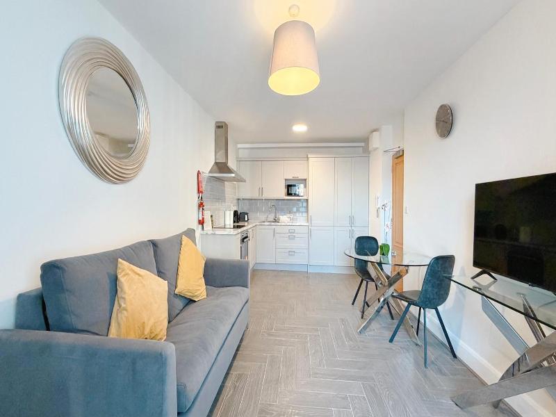 Broc House Suites image