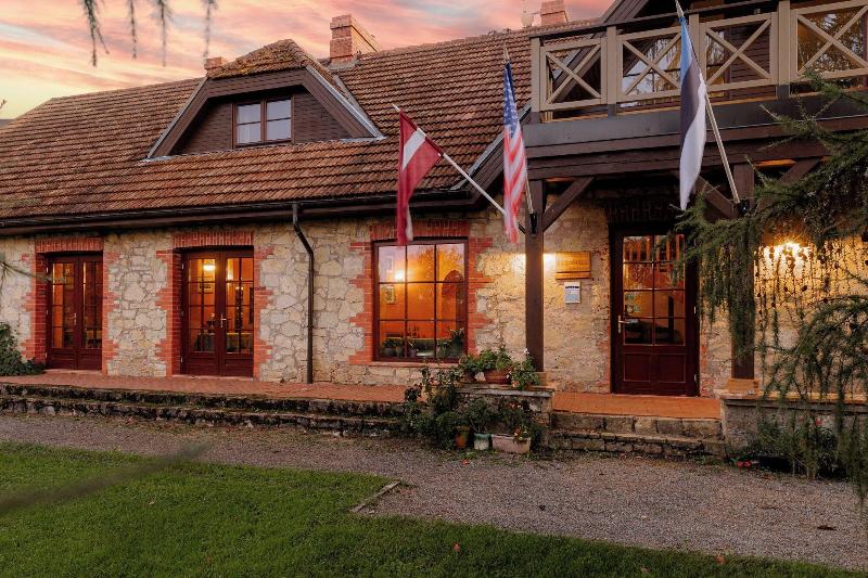 Karlamuiza Country Hotel image