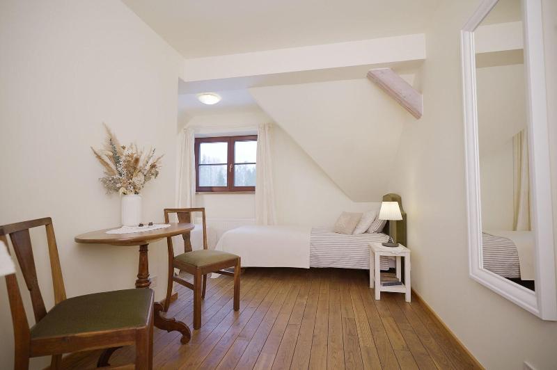 Karlamuiza Country Hotel image