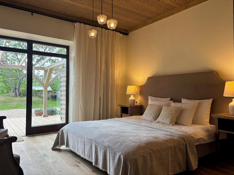 Karlamuiza Country Hotel image