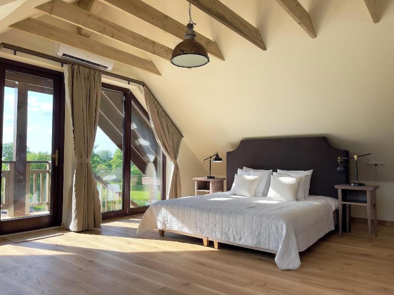 Karlamuiza Country Hotel image