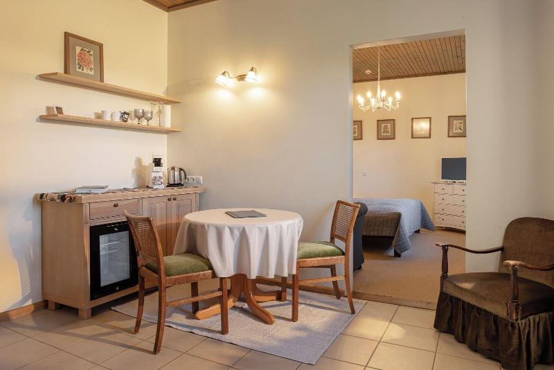Karlamuiza Country Hotel image