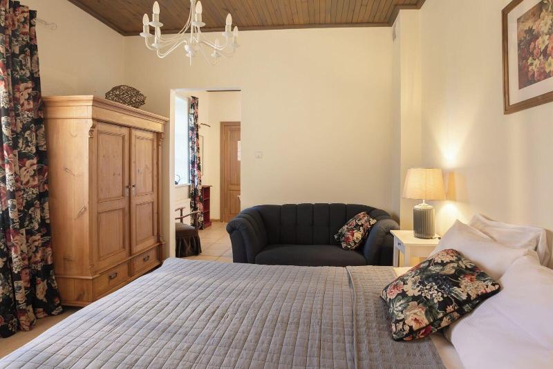Karlamuiza Country Hotel image