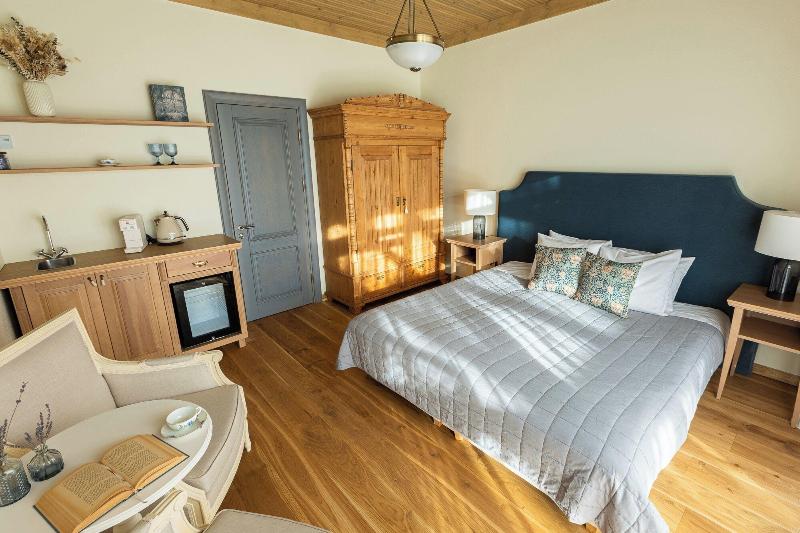 Karlamuiza Country Hotel image