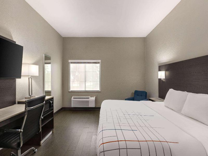 La Quinta Inn Suites San Antonio N Stone Oak image