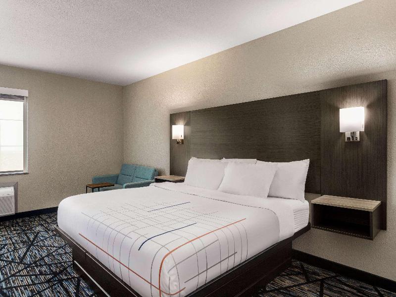 La Quinta Inn Suites San Antonio N Stone Oak image
