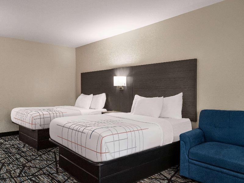 La Quinta Inn Suites San Antonio N Stone Oak image