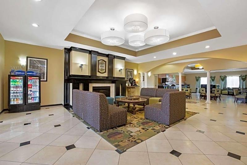 La Quinta Inn & Suites Wyndham Pearland-Houston So image