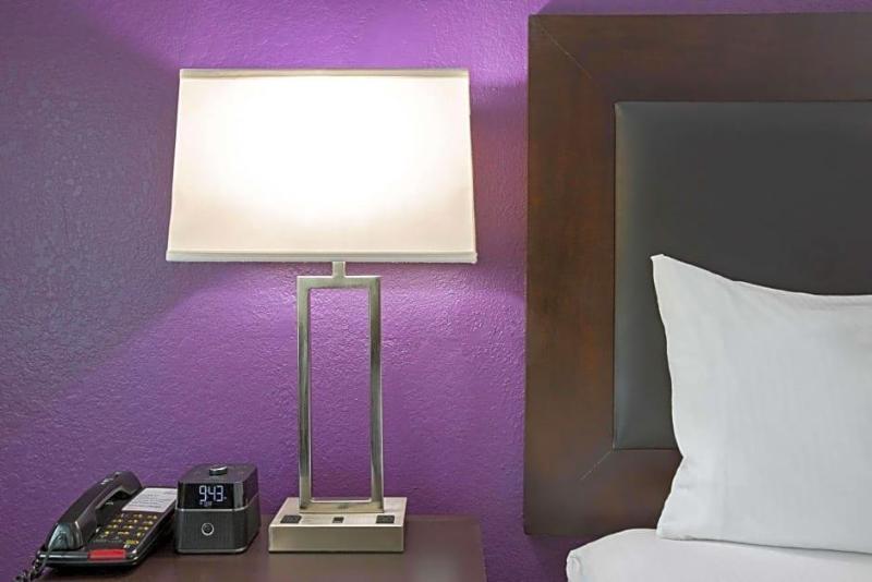 La Quinta Inn & Suites Wyndham Pearland-Houston So image