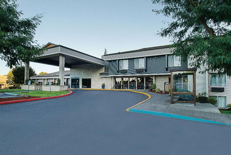 La Quinta Inn Suites By Wyndham Portland Nw image