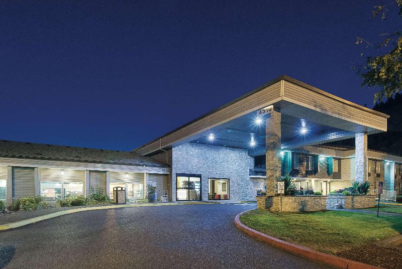 La Quinta Inn Suites By Wyndham Portland Nw image