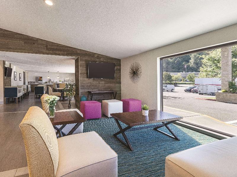 La Quinta Inn Suites By Wyndham Portland Nw image